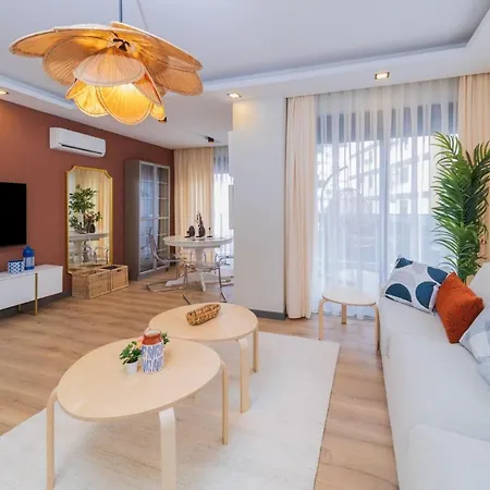 Sleek And Central Apartment In Muratpasa
